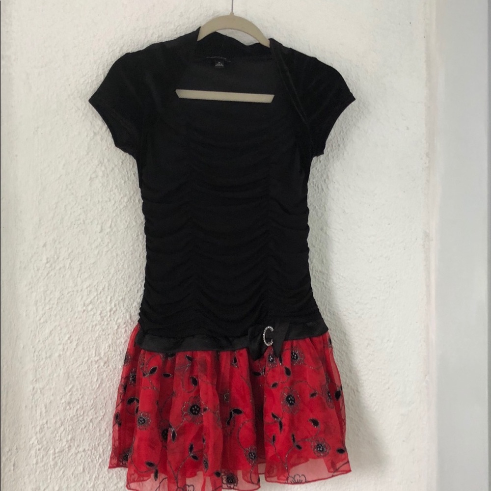Amy’s Closet velvet black & red dress